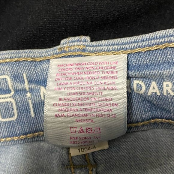 No Boundaries NOBO Mom Short - Picture 5 of 5